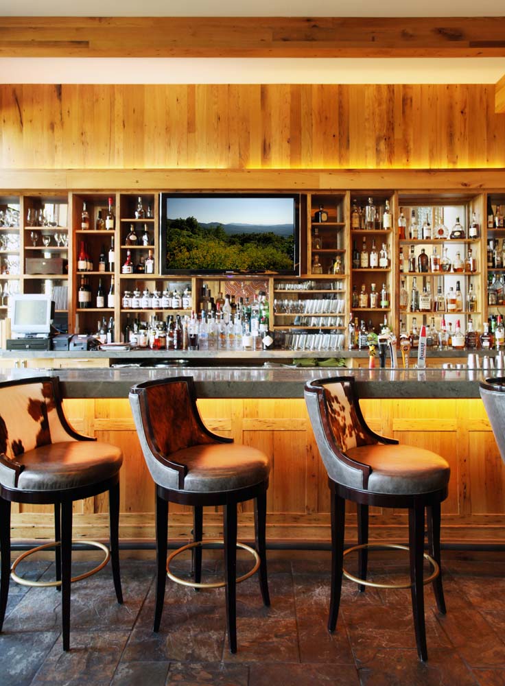 The bar at Primland Resort's 19th pub